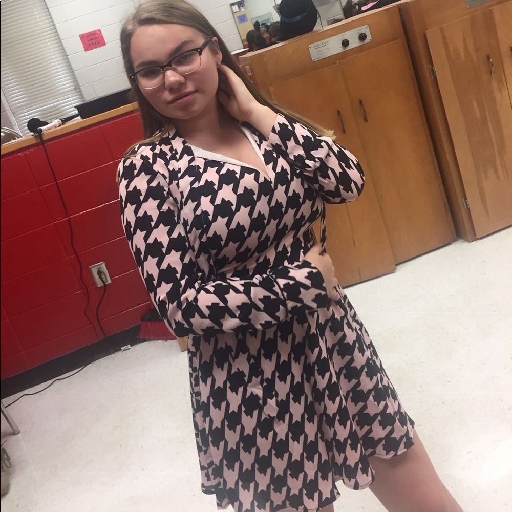 Pink and black houndstooth print dress!